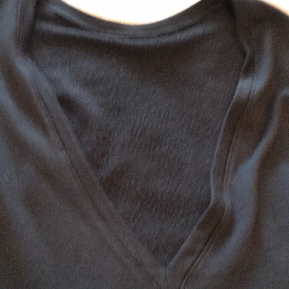 Super soft the neck long sleeve top. wear with a V in the front or the back.